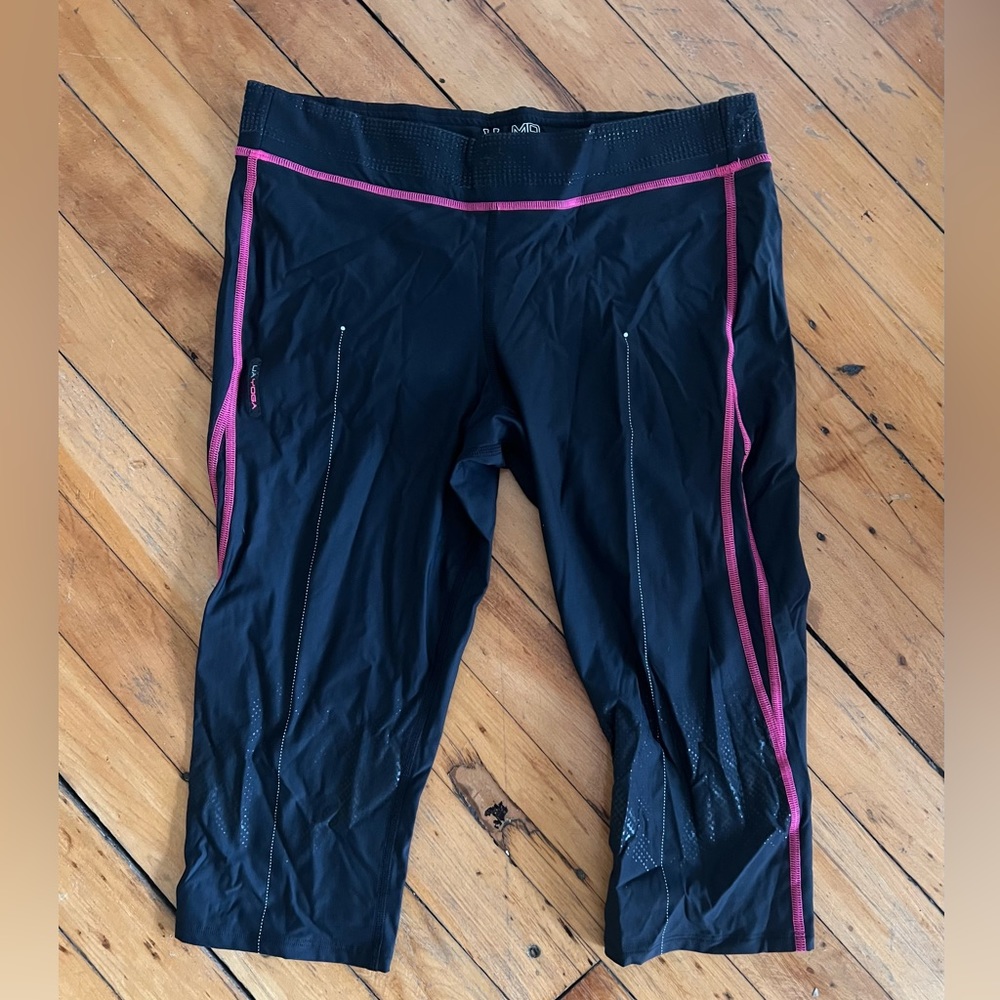 Under Armour Yoga MD Fitted Heat Gear.